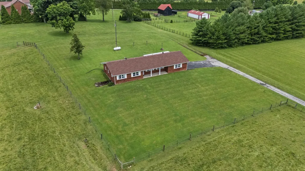 1055 Graves Road Stamping Ground KY 40379