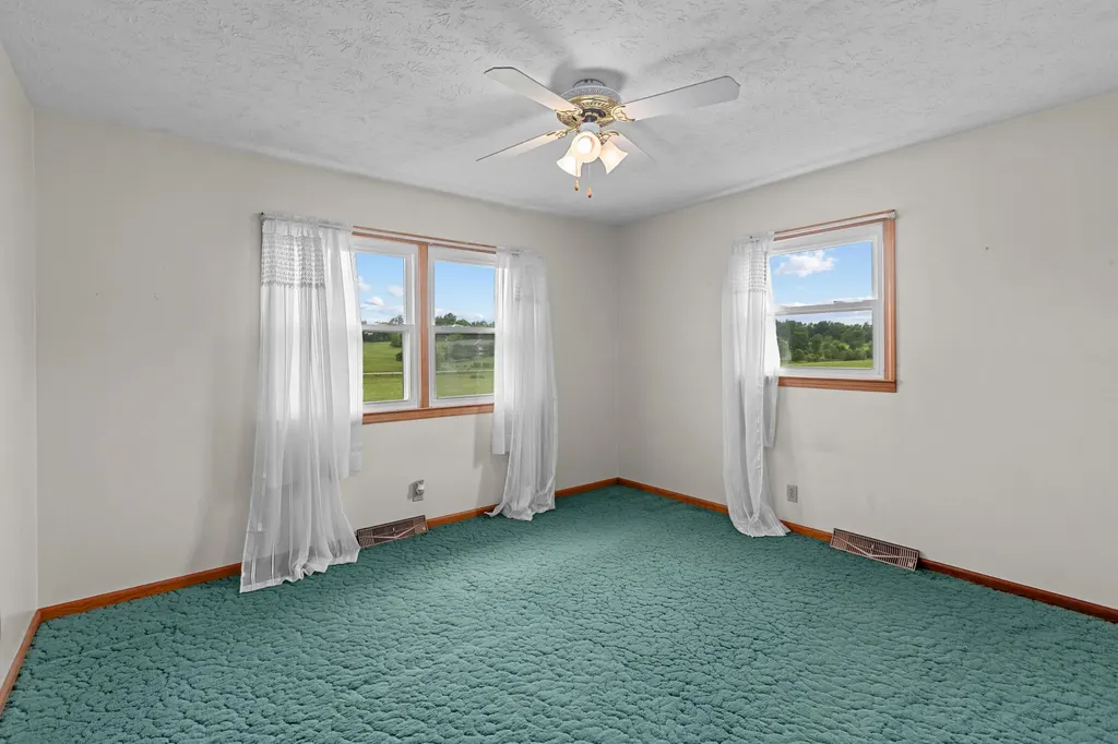 1055 Graves Road Stamping Ground KY 40379