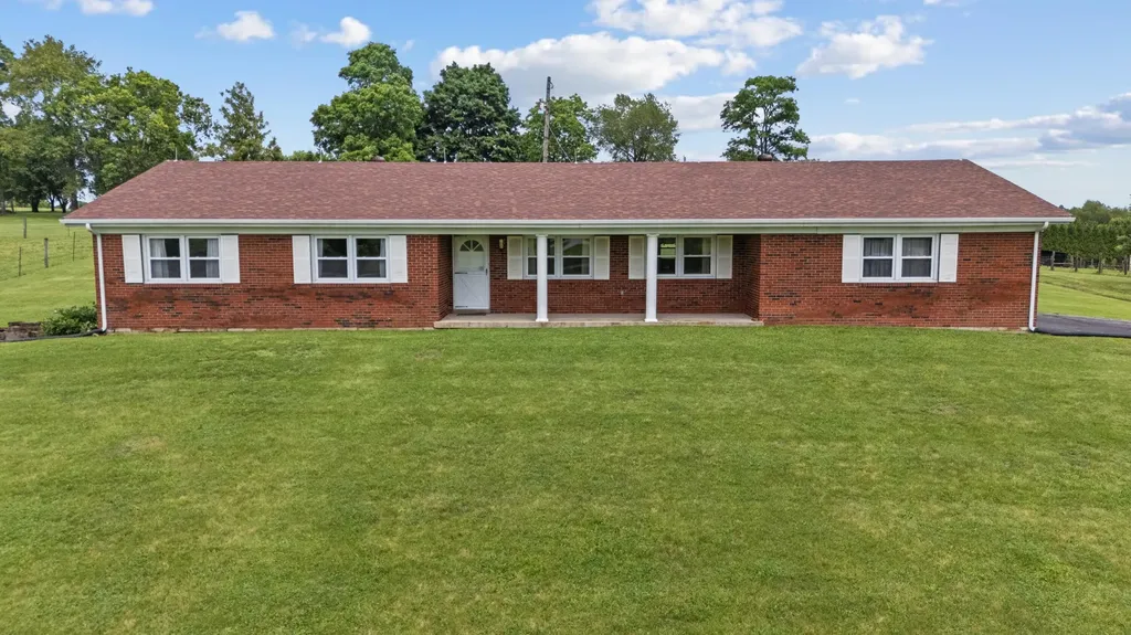 1055 Graves Road Stamping Ground KY 40379