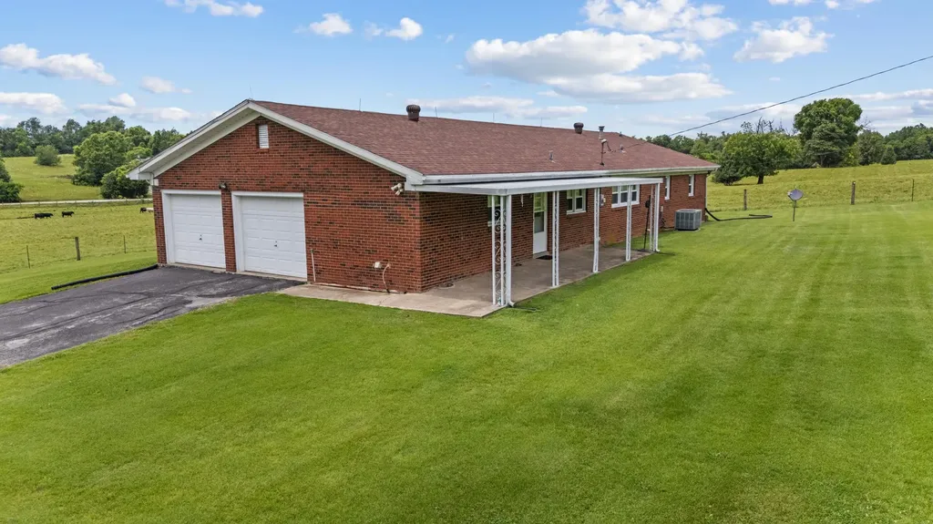1055 Graves Road Stamping Ground KY 40379