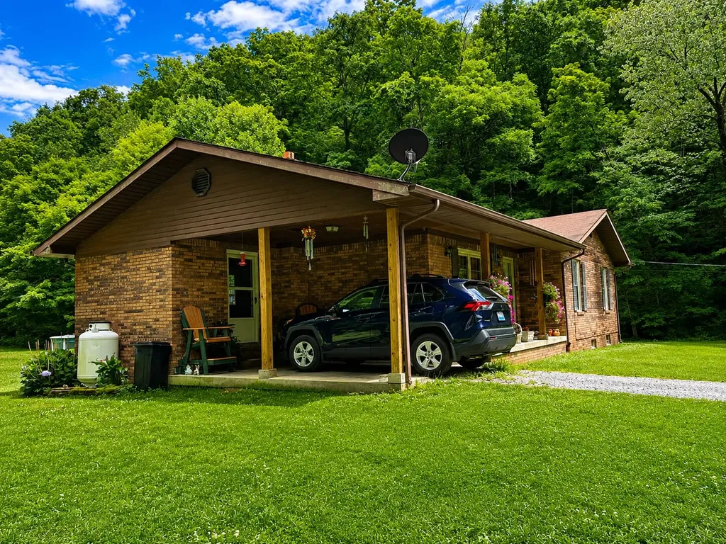 13019 Kentucky 70 Yosemite KY 42566