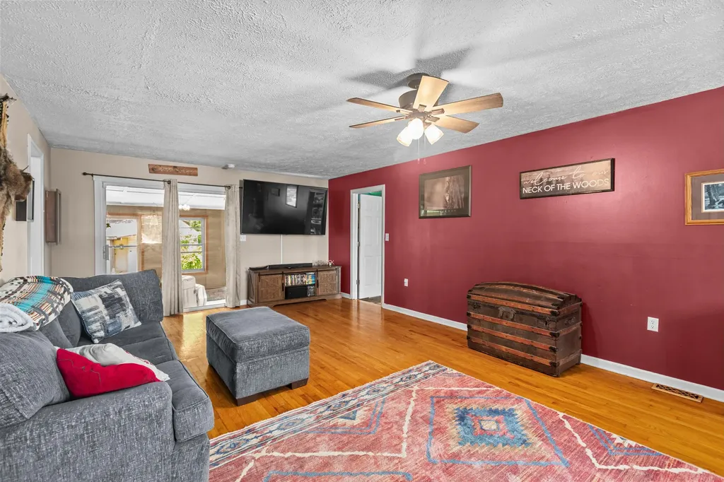 3695 Tarr Ridge Road Frenchburg KY 40322