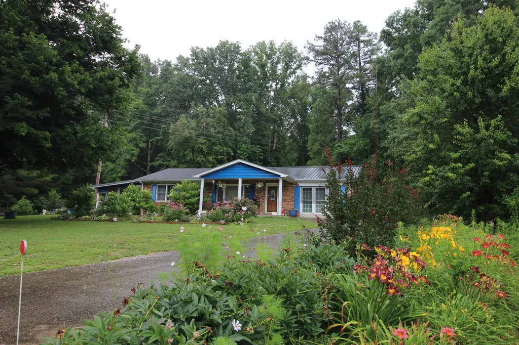4590 Kentucky 90 Parkers Lake KY 42634