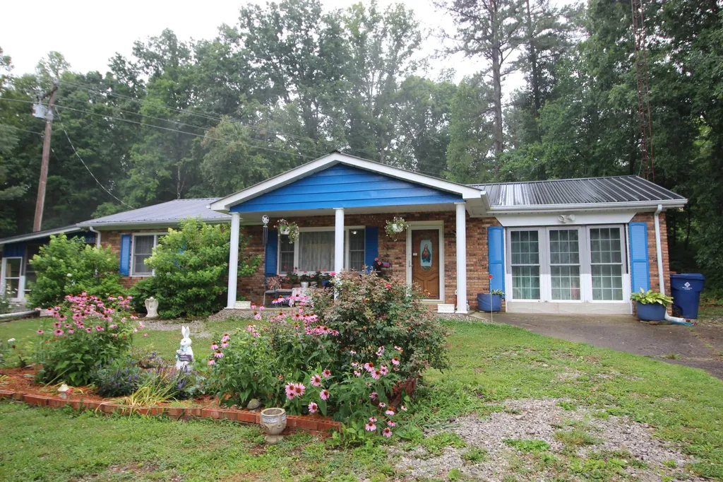 4590 Kentucky 90 Parkers Lake KY 42634