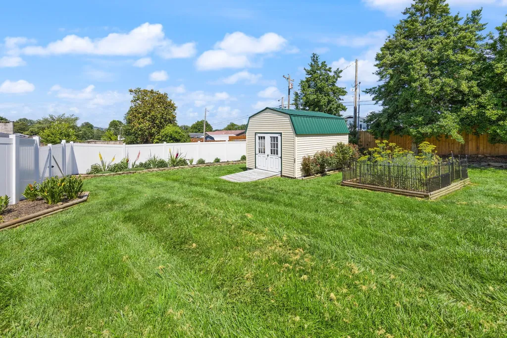 237 Hickory Avenue Somerset KY 42503