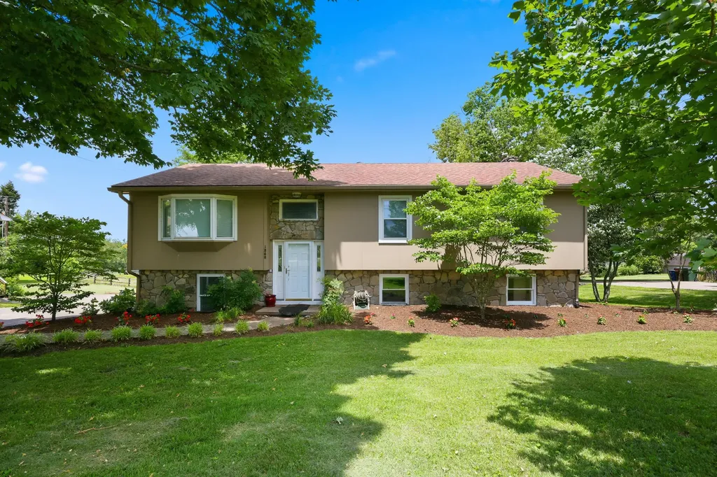 1868 Weisenberger Mill Road Midway KY 40347