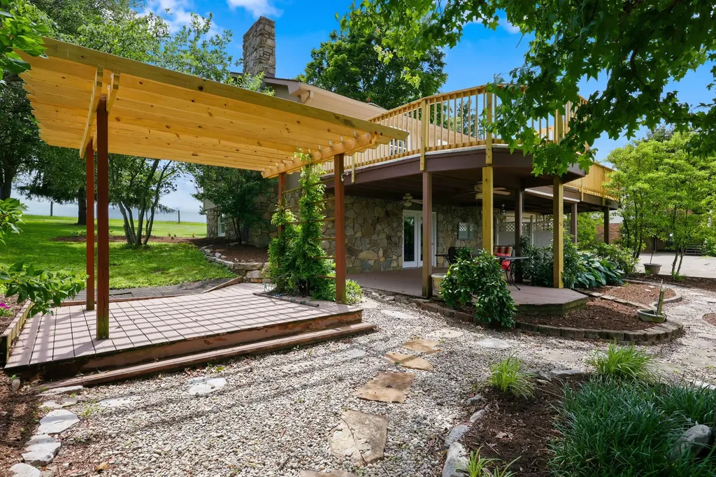 1868 Weisenberger Mill Road Midway KY 40347