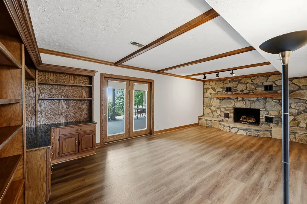 1868 Weisenberger Mill Road Midway KY 40347