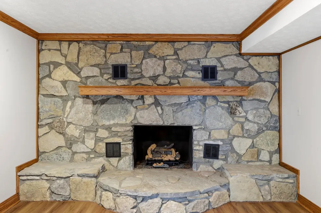 1868 Weisenberger Mill Road Midway KY 40347