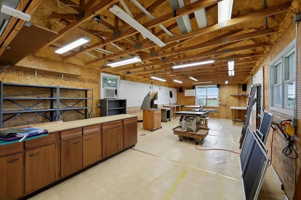 1868 Weisenberger Mill Road Midway KY 40347