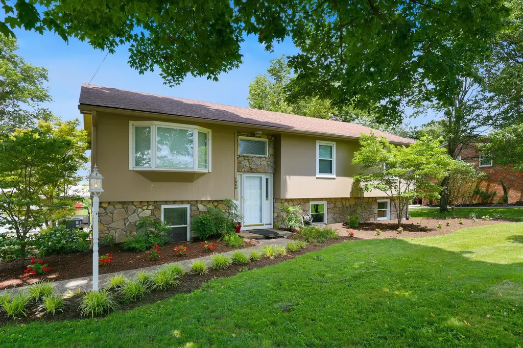 1868 Weisenberger Mill Road Midway KY 40347