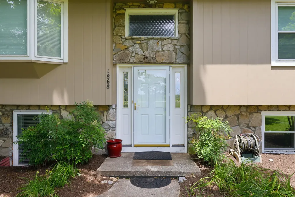 1868 Weisenberger Mill Road Midway KY 40347