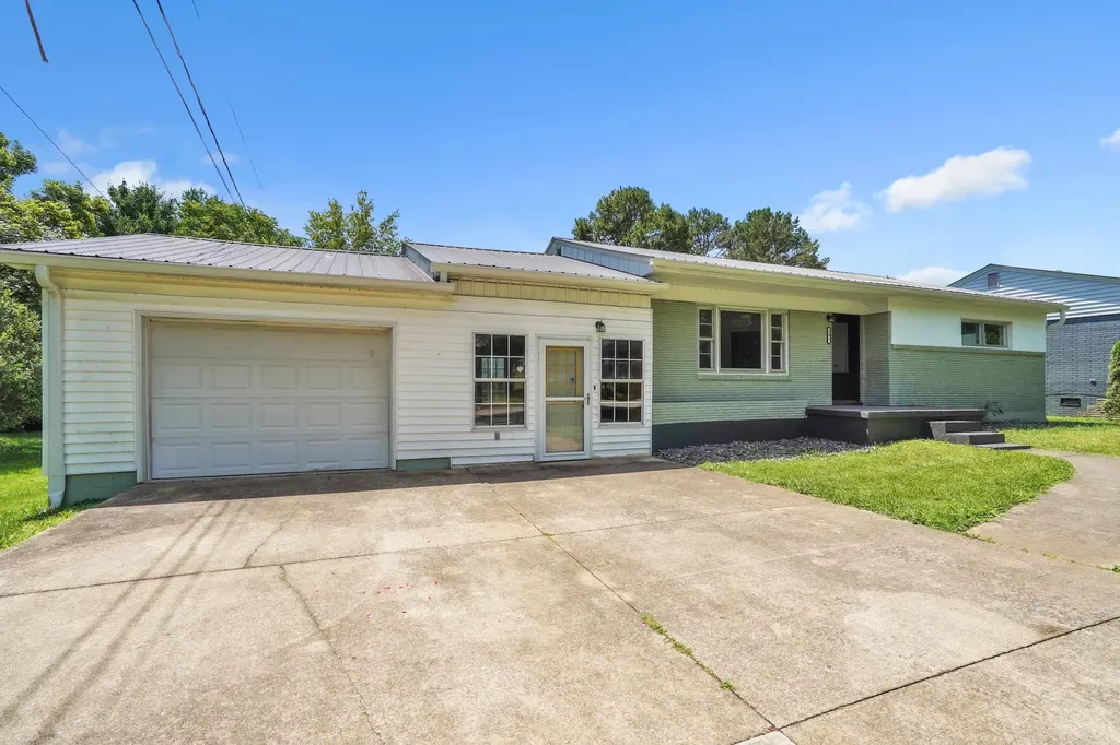 207 Kentucky Avenue Somerset KY 42501