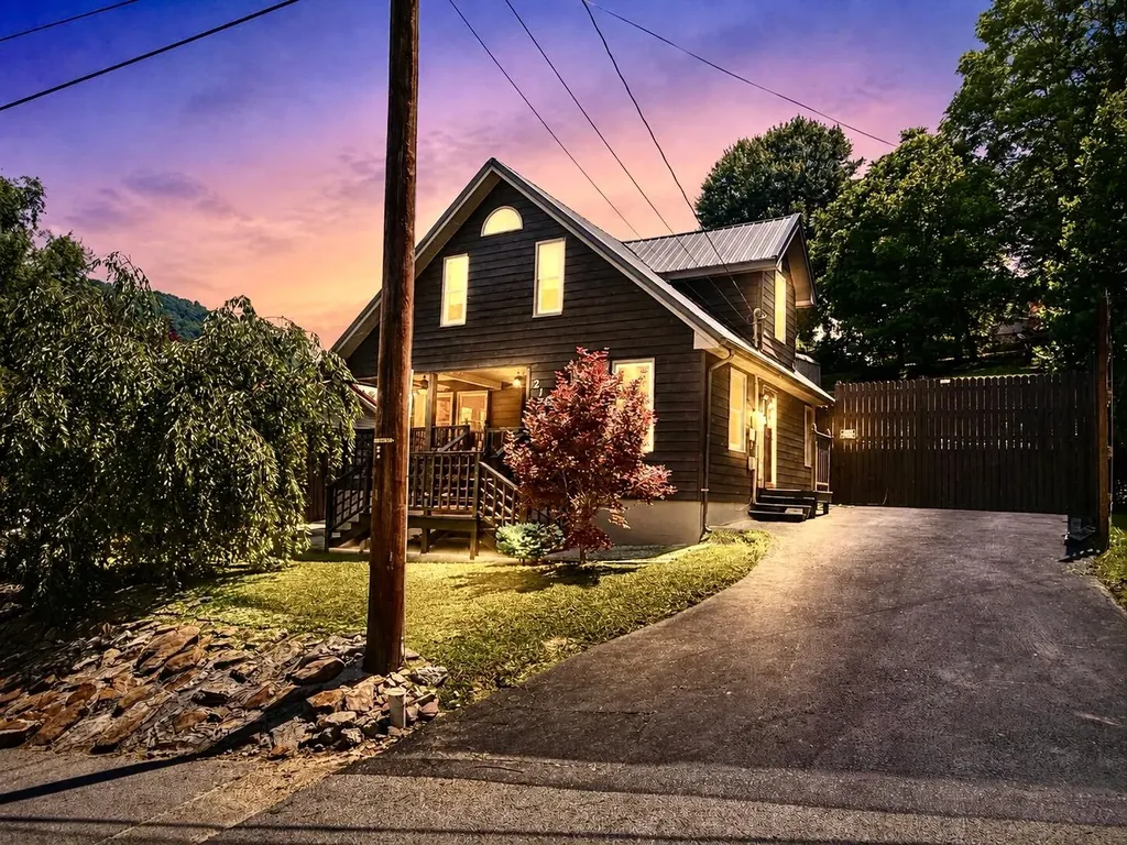 214 Spruce Street Pineville KY 40977