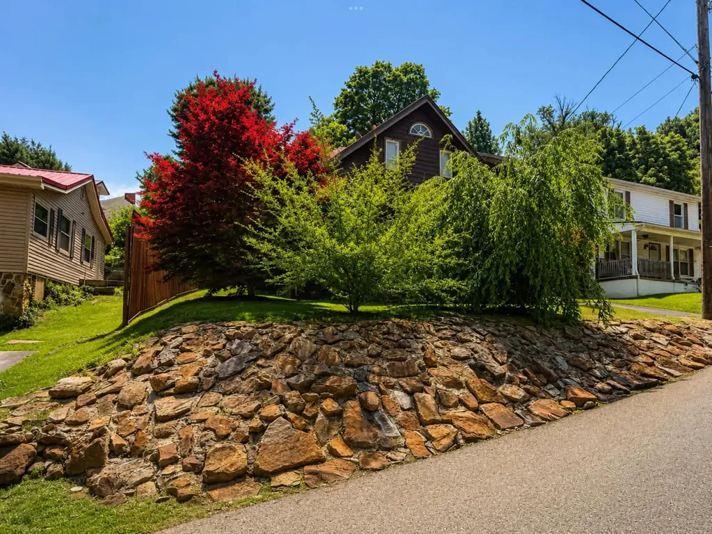 214 Spruce Street Pineville KY 40977