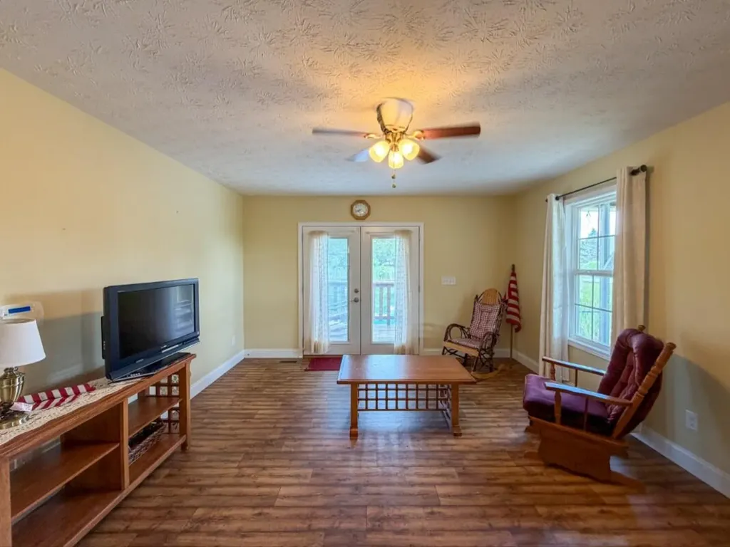2619 County Farm Road London KY 40741
