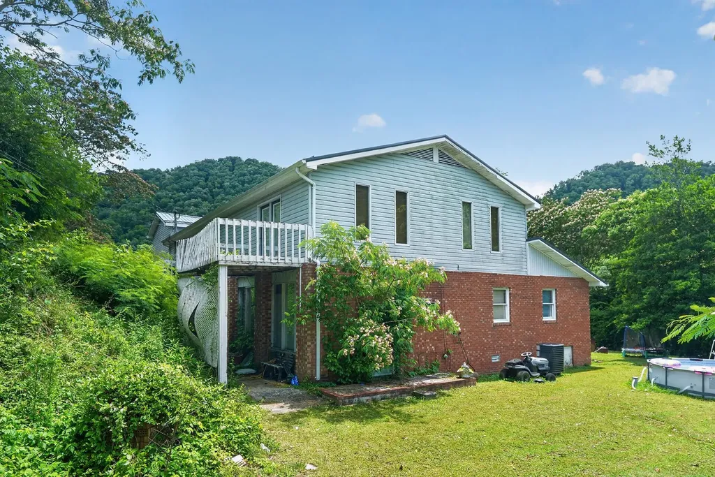 300 Yellow Hill Road Elkhorn City KY 41522