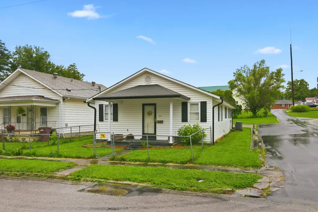 153 S Madison Avenue Irvine KY 40336