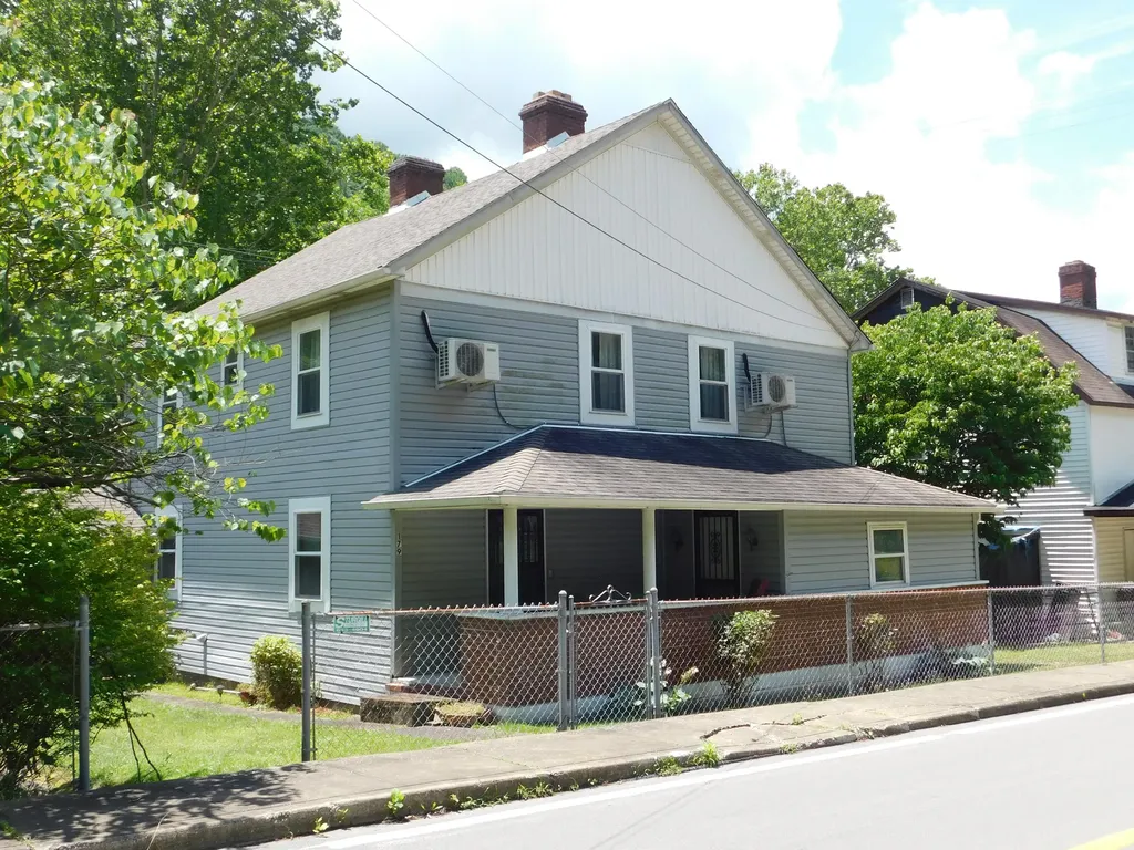 179 W Main Street Lynch KY 40855