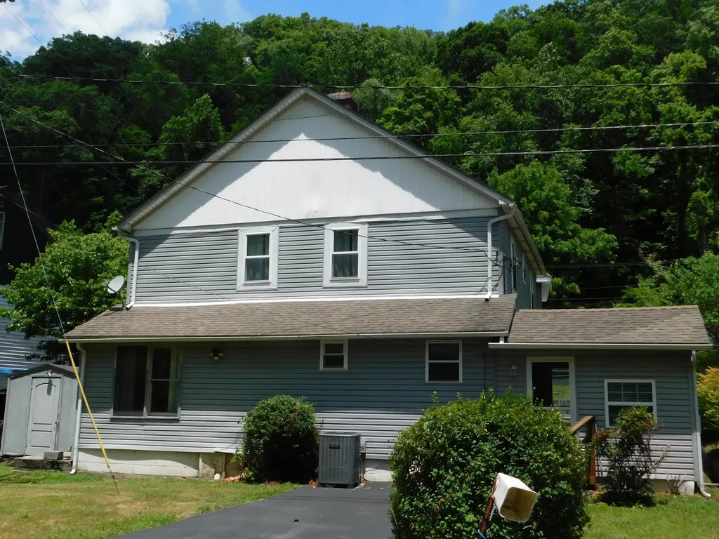 179 W Main Street Lynch KY 40855