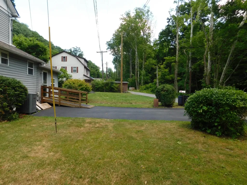 179 W Main Street Lynch KY 40855
