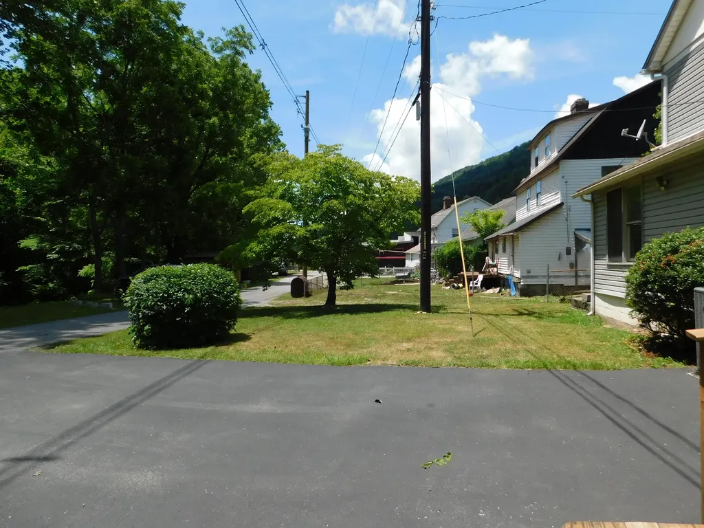 179 W Main Street Lynch KY 40855