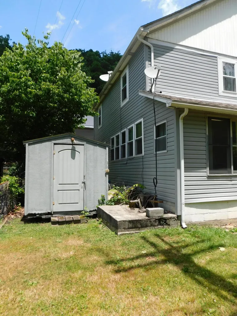 179 W Main Street Lynch KY 40855