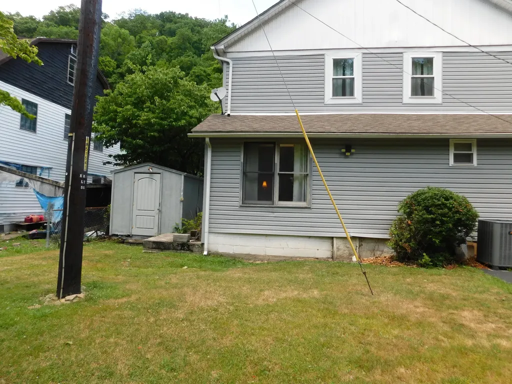 179 W Main Street Lynch KY 40855