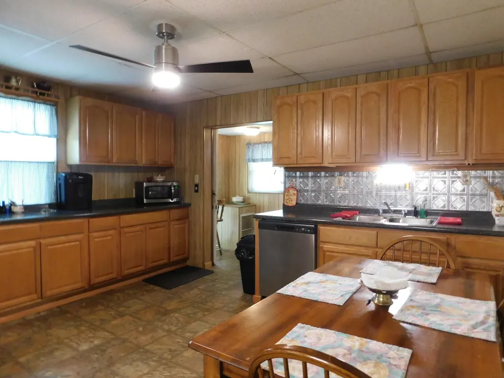 179 W Main Street Lynch KY 40855