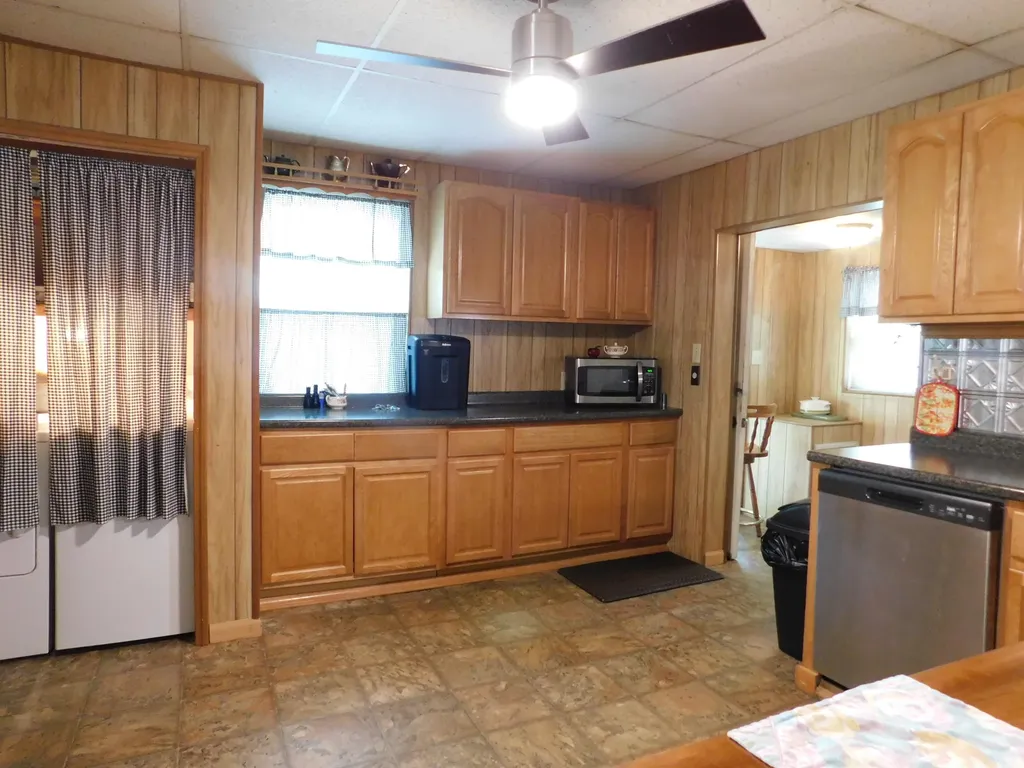 179 W Main Street Lynch KY 40855