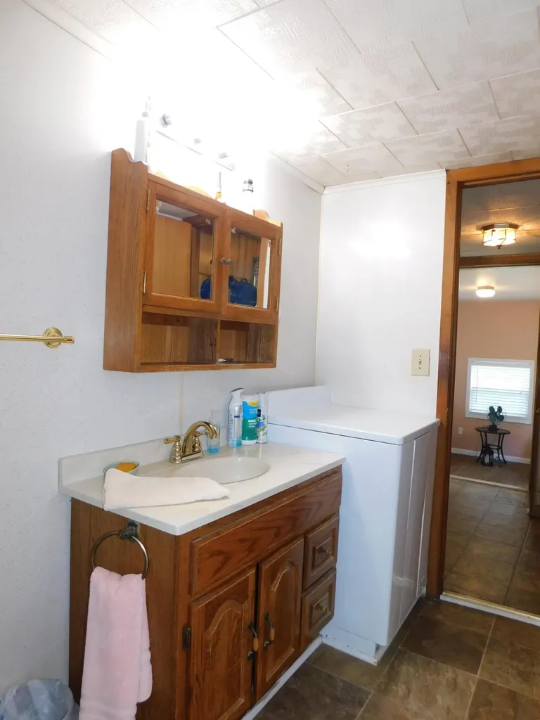 179 W Main Street Lynch KY 40855