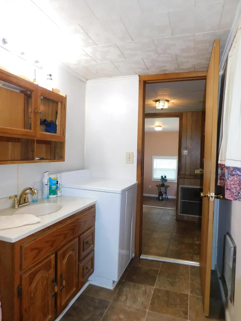 179 W Main Street Lynch KY 40855