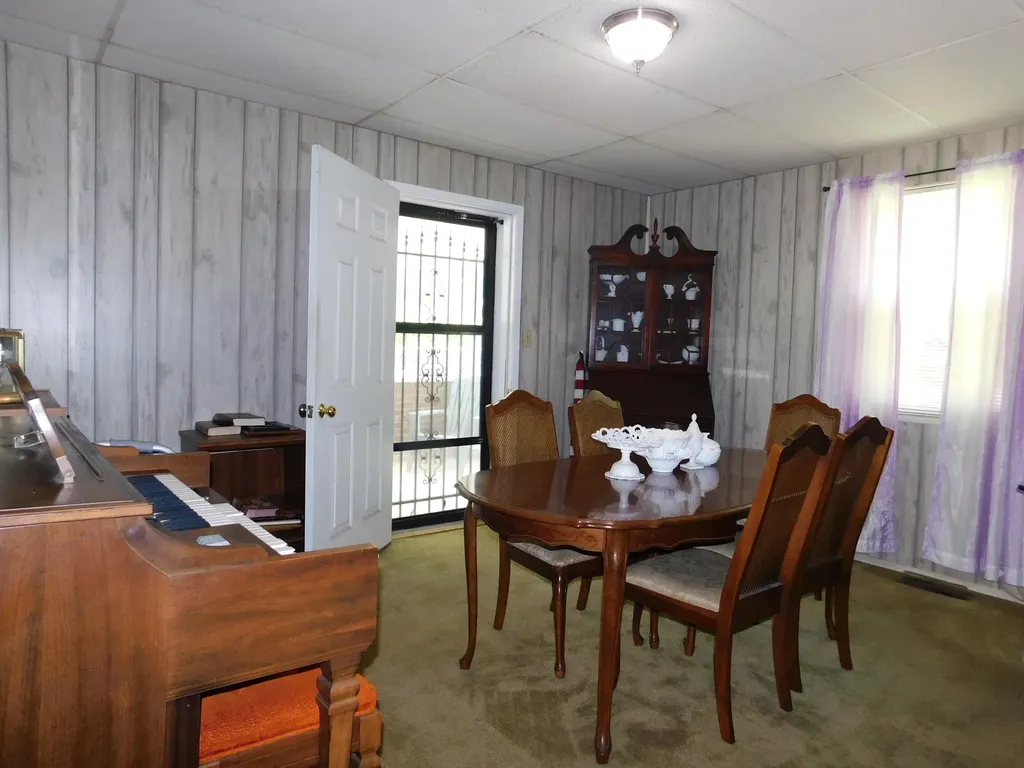 179 W Main Street Lynch KY 40855