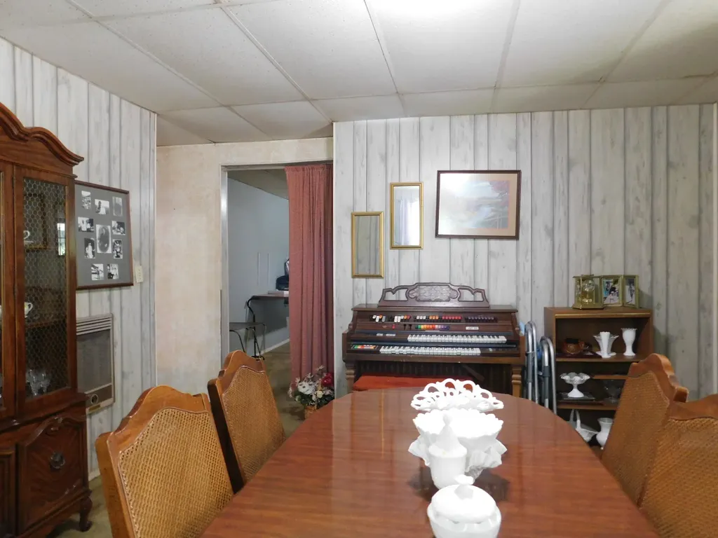 179 W Main Street Lynch KY 40855
