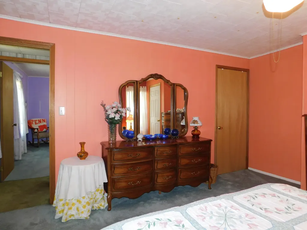 179 W Main Street Lynch KY 40855