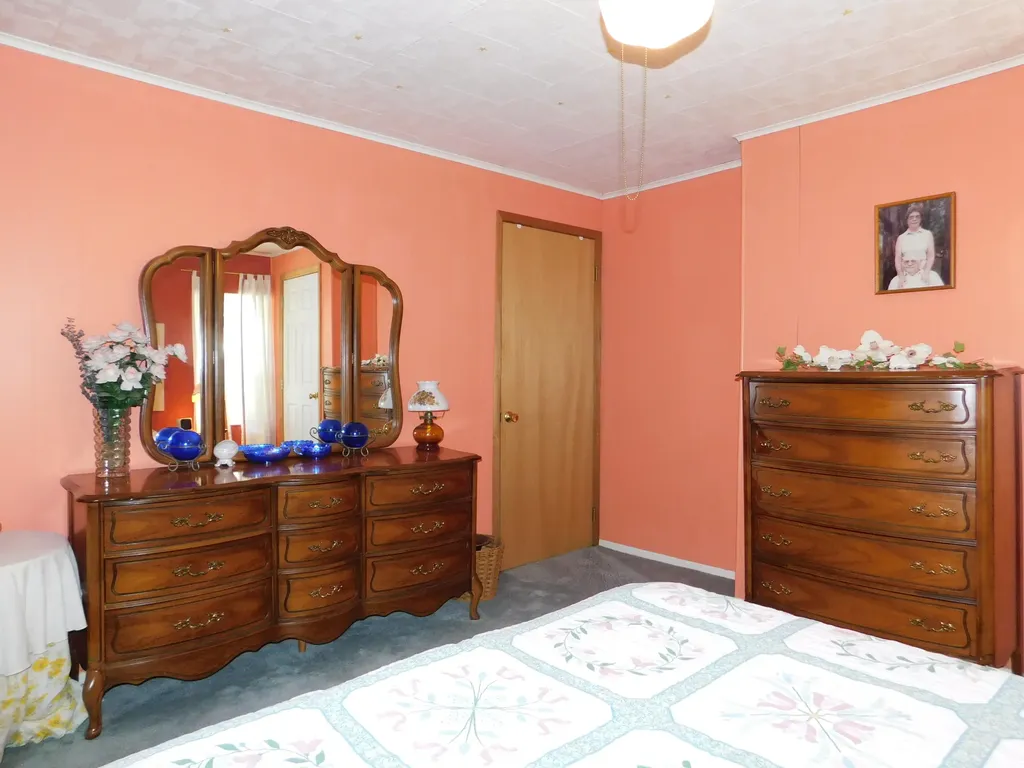 179 W Main Street Lynch KY 40855