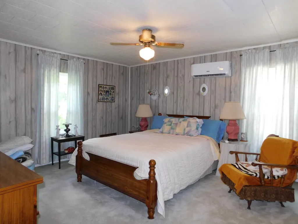 179 W Main Street Lynch KY 40855