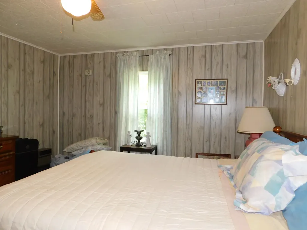 179 W Main Street Lynch KY 40855