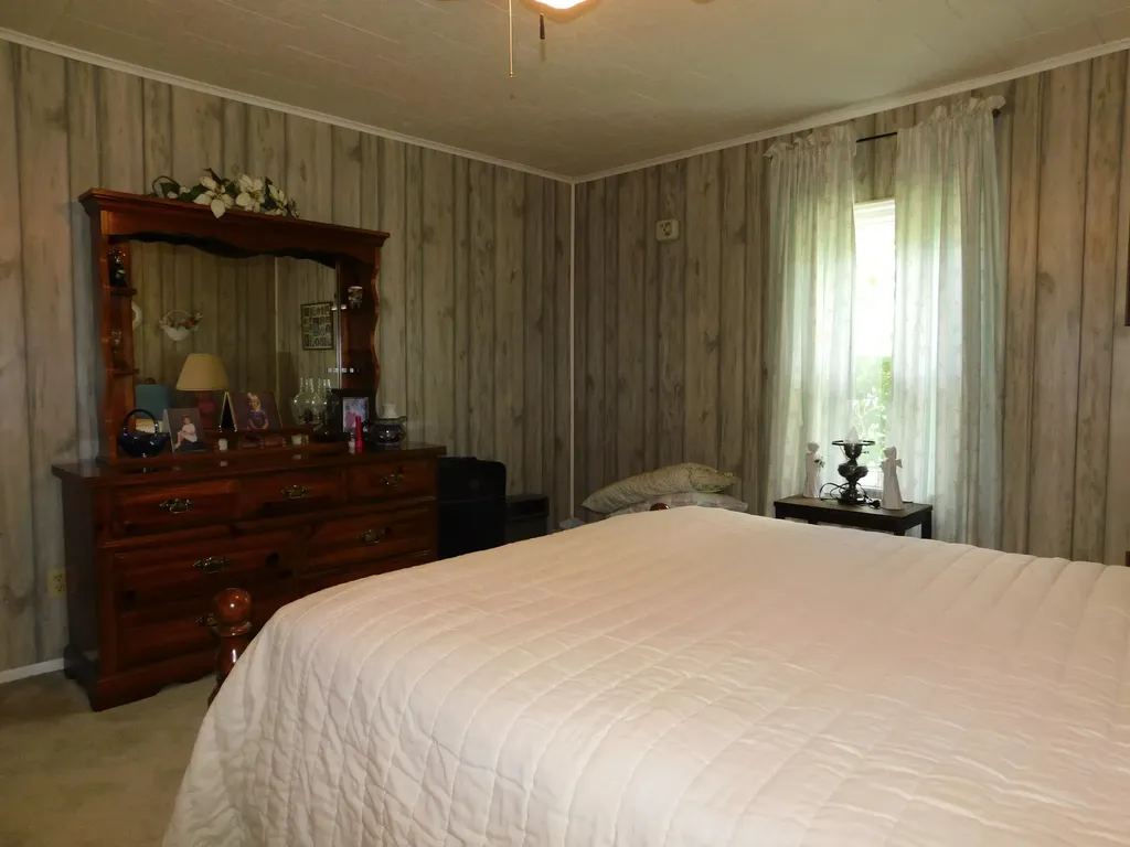 179 W Main Street Lynch KY 40855