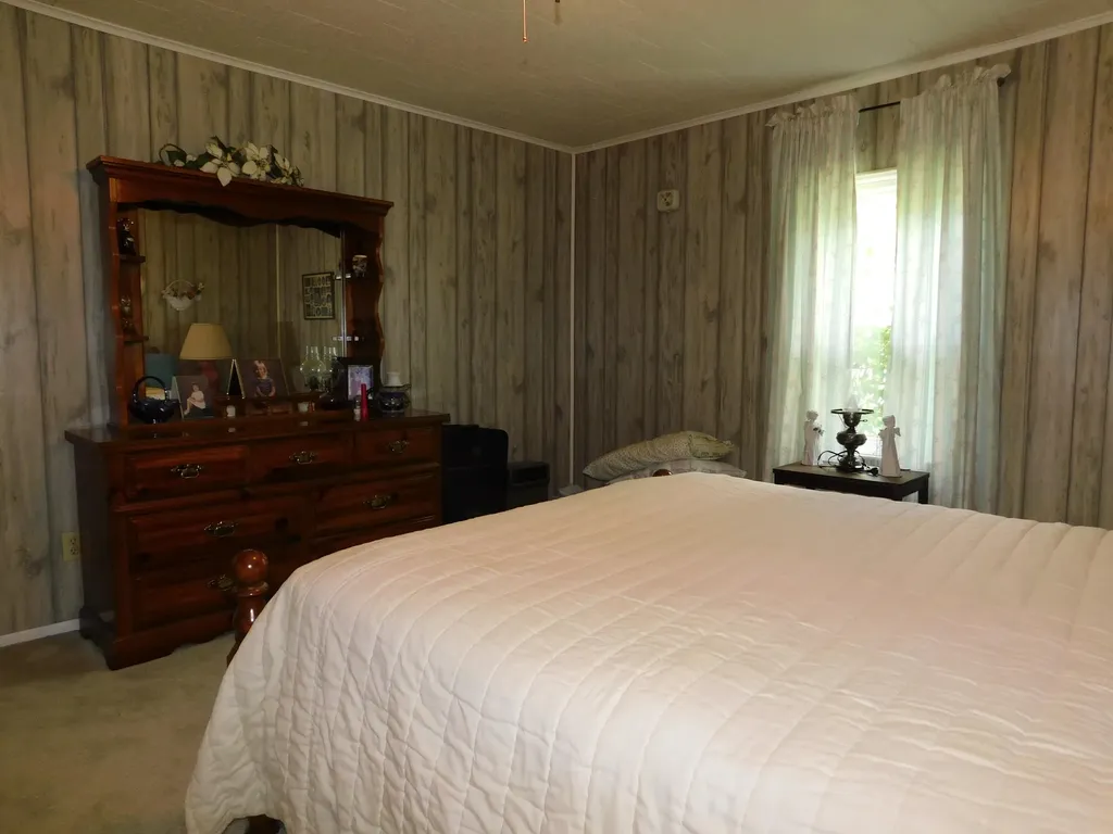 179 W Main Street Lynch KY 40855