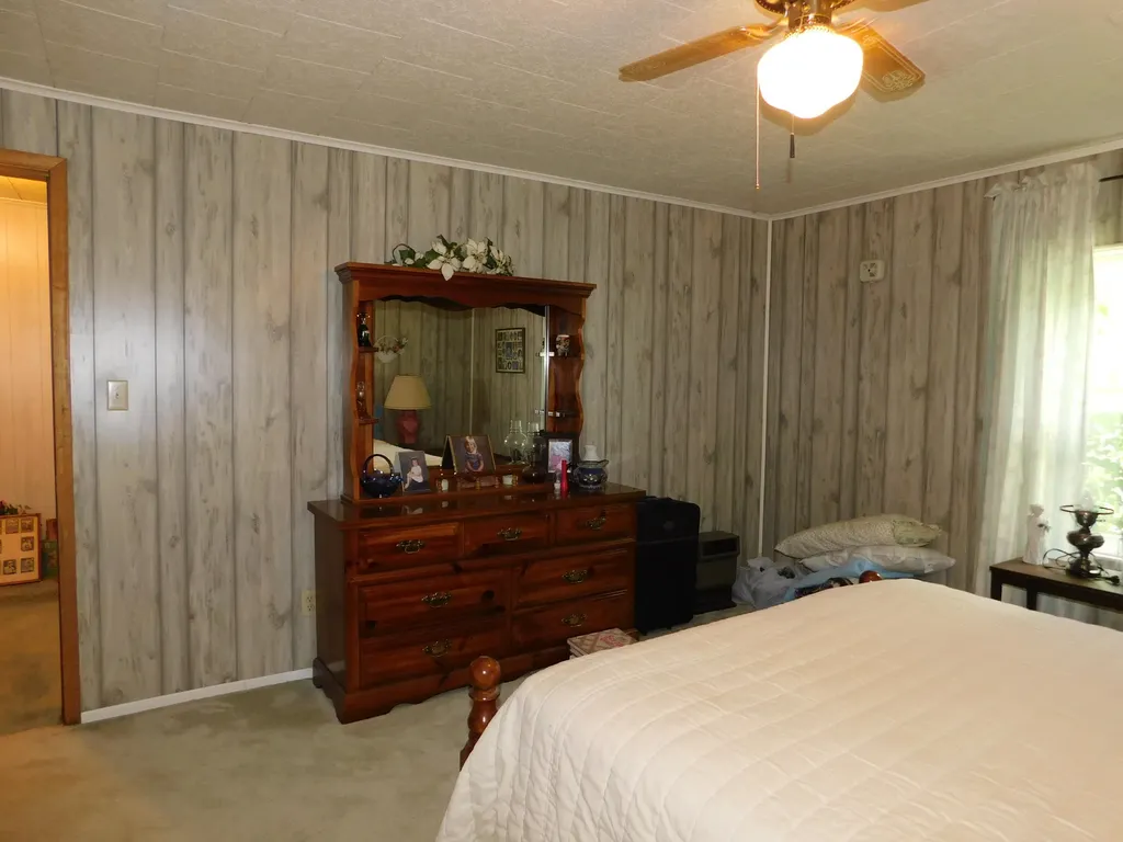 179 W Main Street Lynch KY 40855