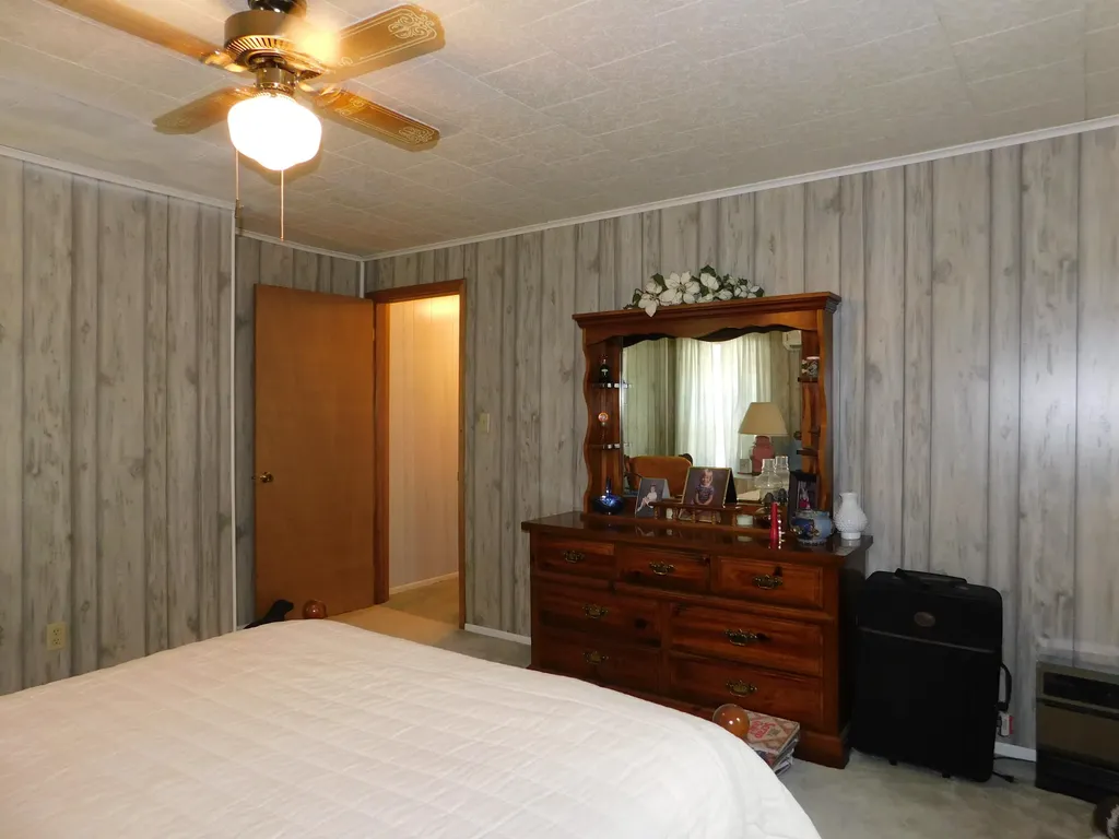 179 W Main Street Lynch KY 40855