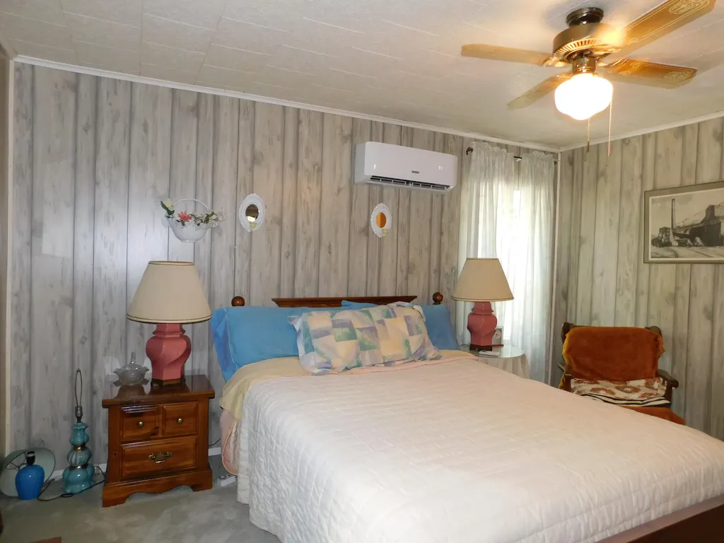 179 W Main Street Lynch KY 40855