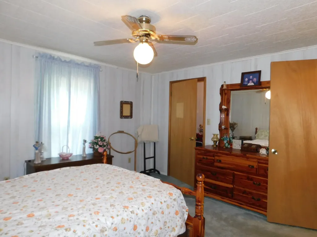 179 W Main Street Lynch KY 40855