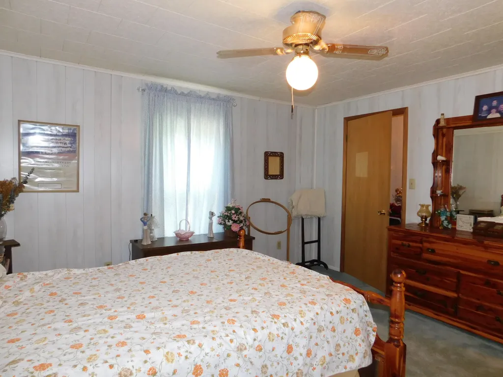 179 W Main Street Lynch KY 40855