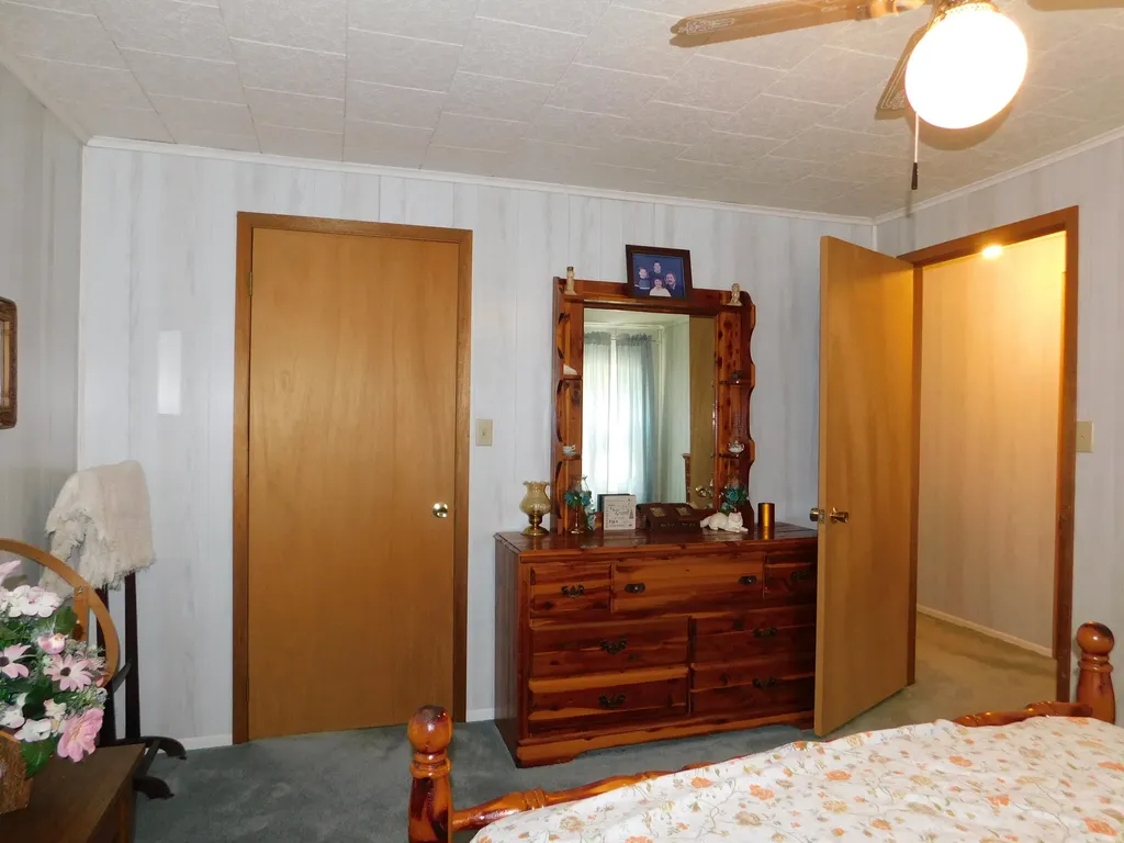 179 W Main Street Lynch KY 40855