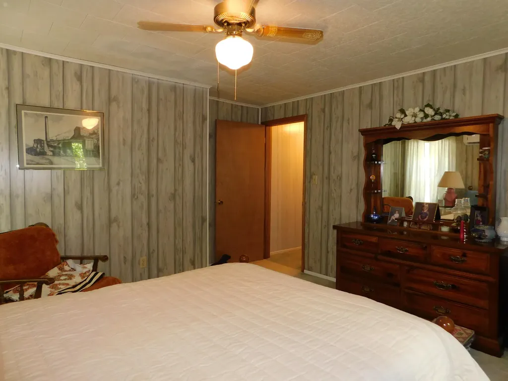 179 W Main Street Lynch KY 40855
