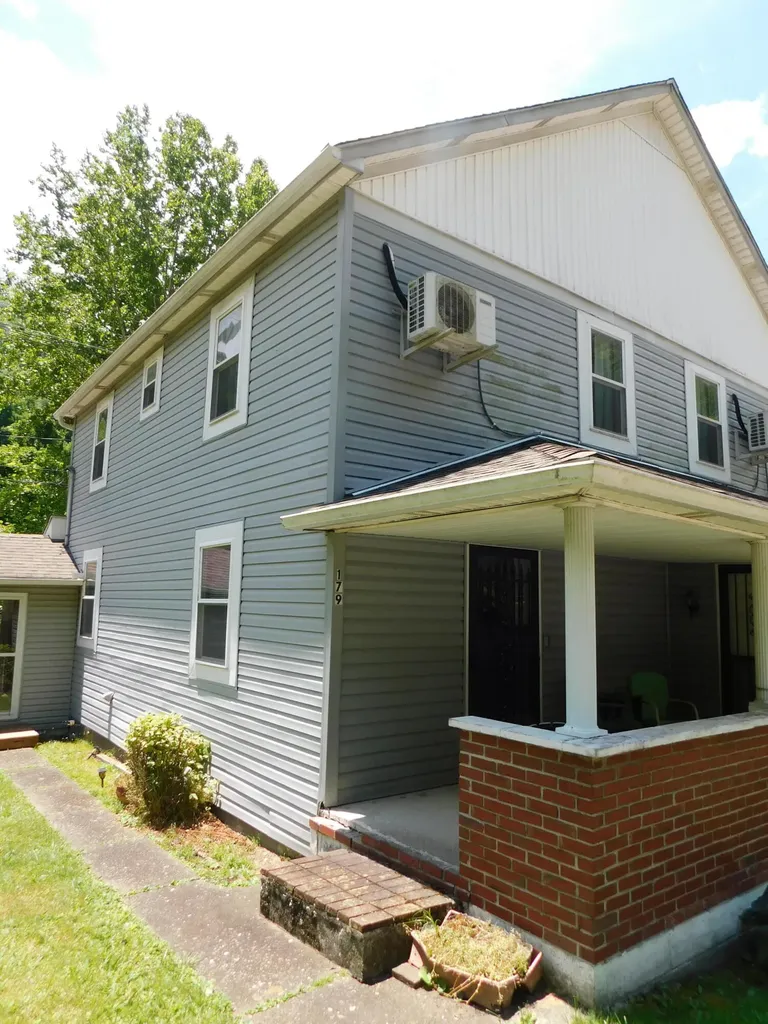 179 W Main Street Lynch KY 40855