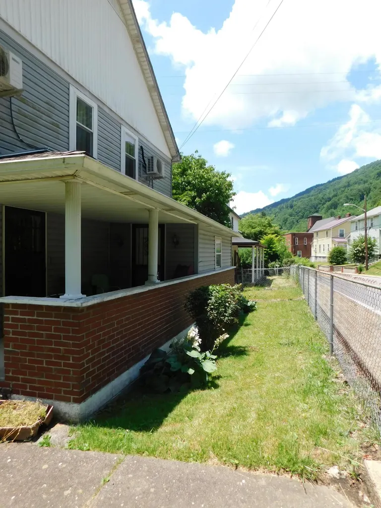 179 W Main Street Lynch KY 40855