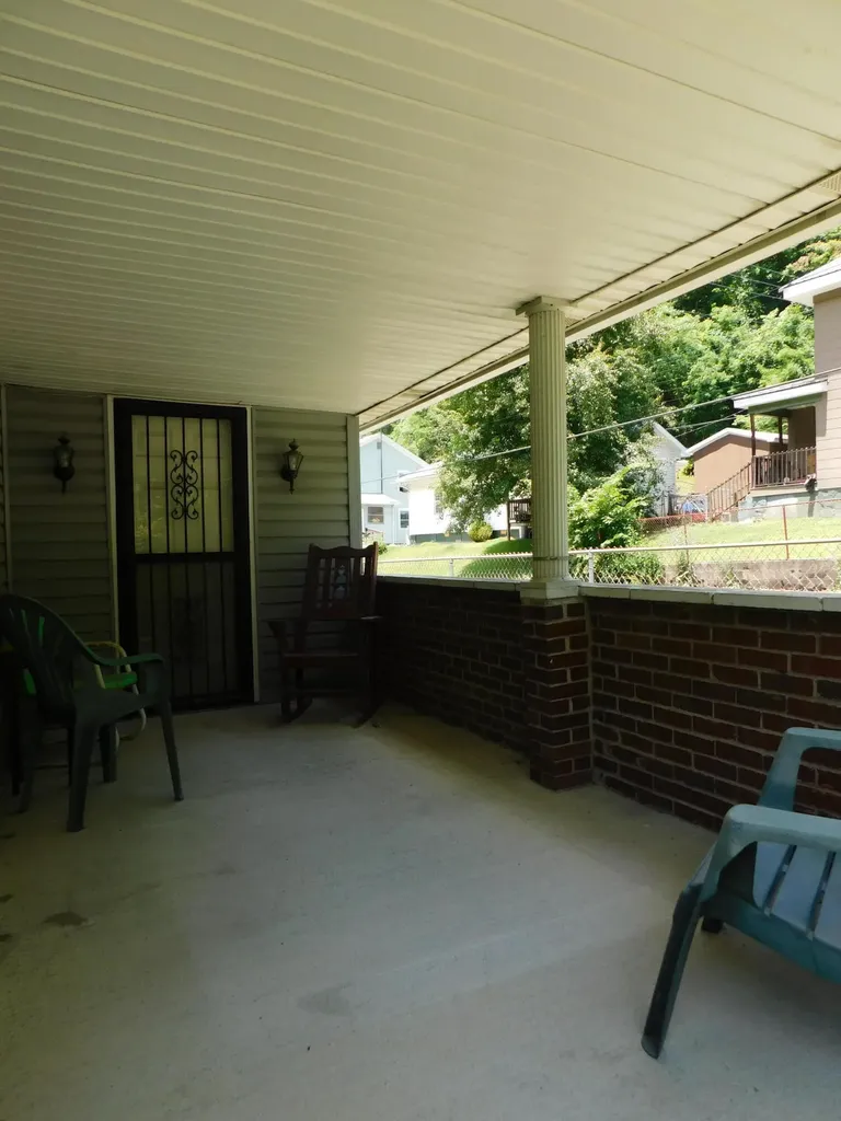 179 W Main Street Lynch KY 40855